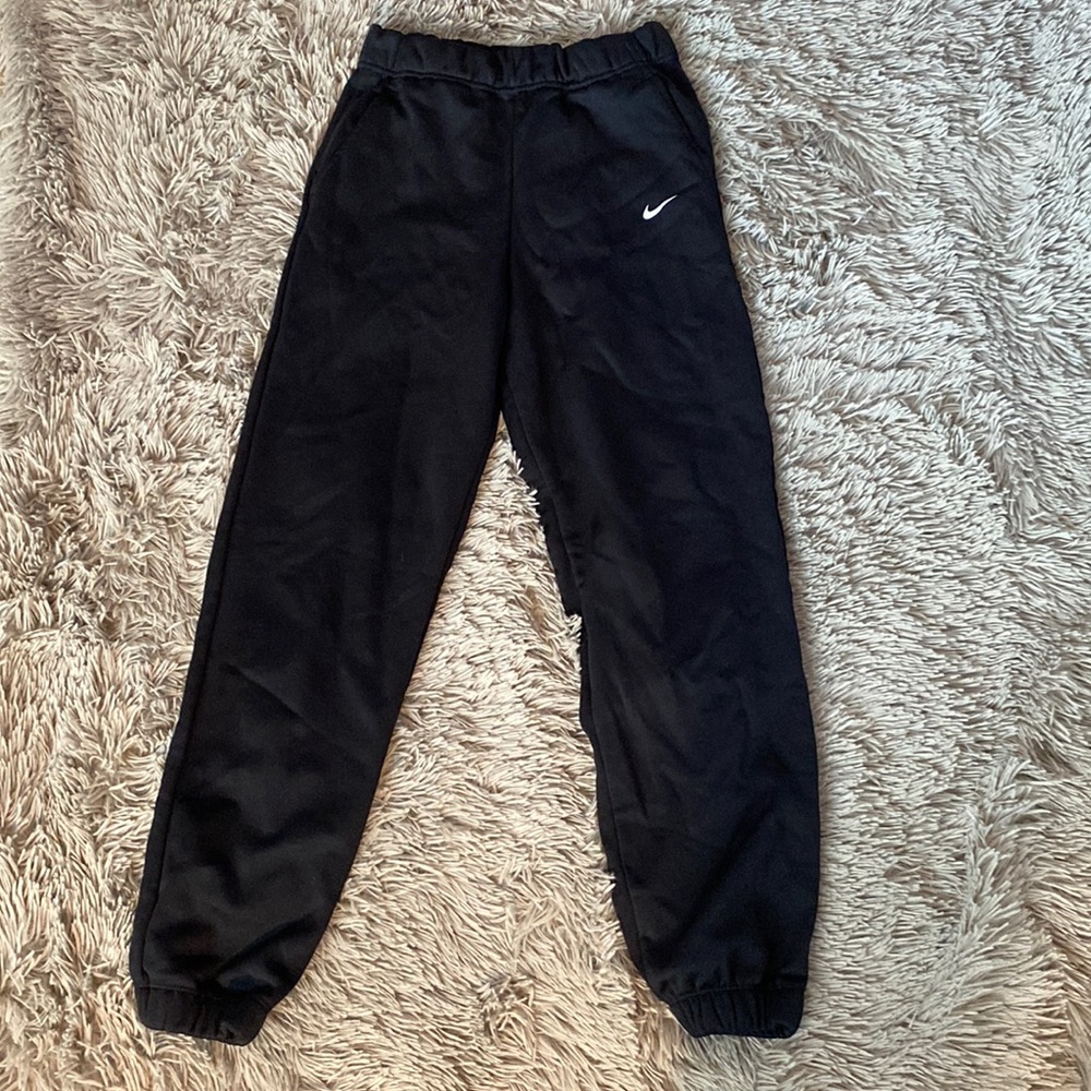 black nike sweats! pretty much brand new! these were only worn maybe twice!